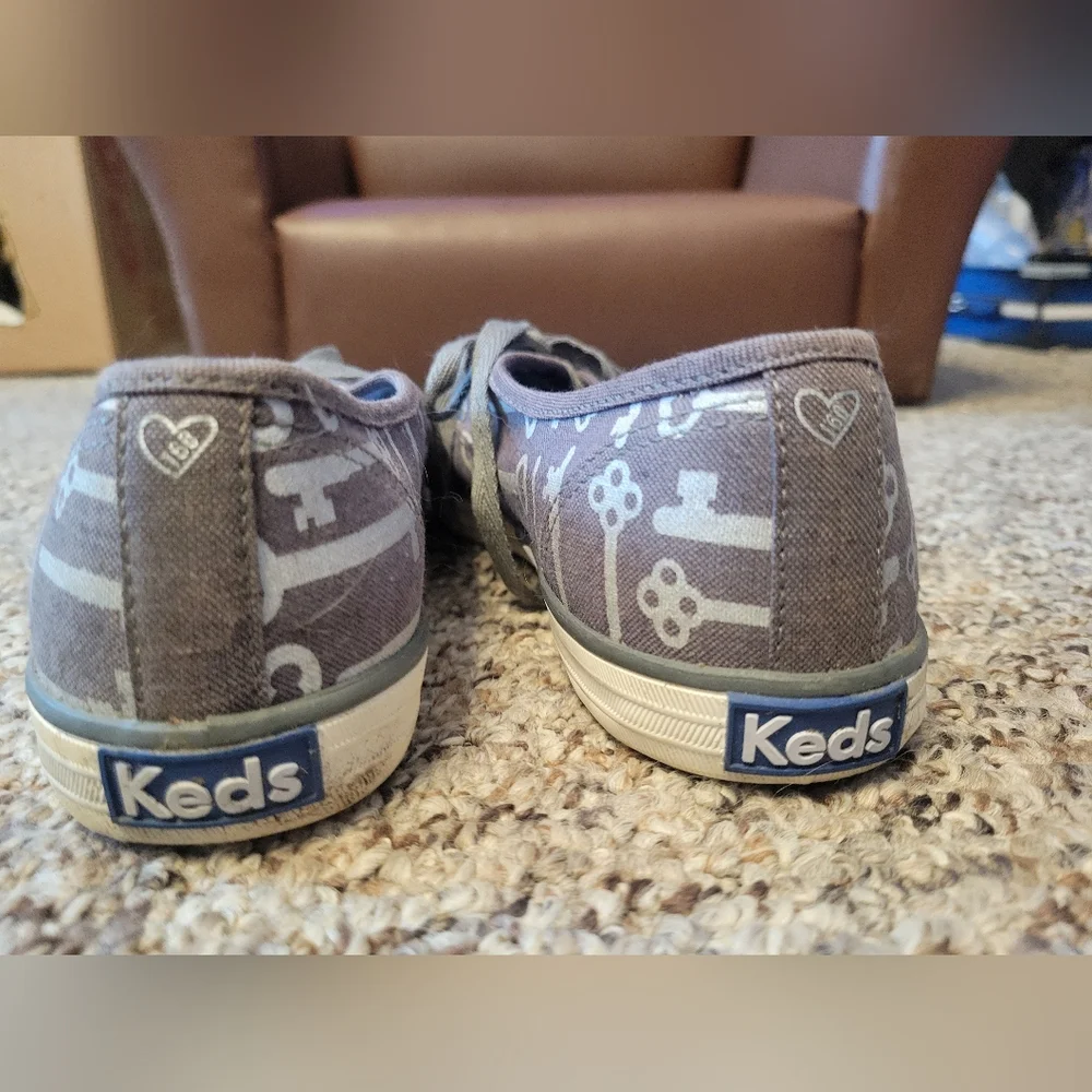 Keds X Taylor Swift Gray Key Print Sneakers‎ Womans Size 9
